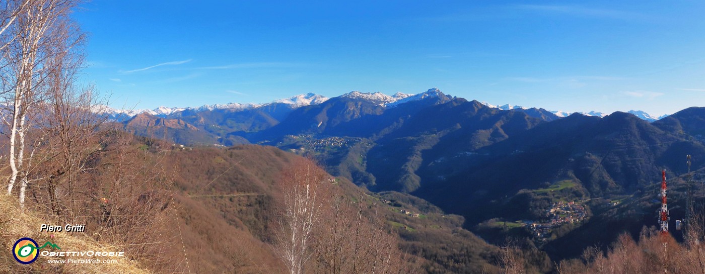 10 Vista panoramica verso Val Serina e Alben salendo in Corna Bianca .jpg